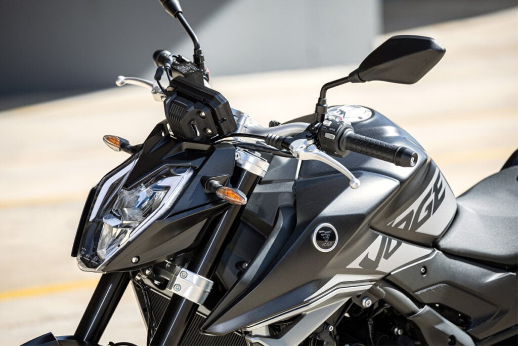 la voge 625 r arrive en france à prix serré et promet de séduire les motards en quête de performances accessibles 10