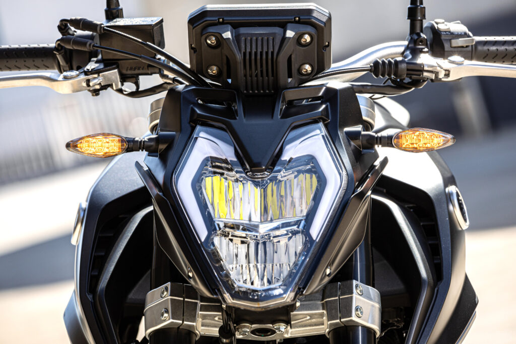 la voge 625 r arrive en france à prix serré et promet de séduire les motards en quête de performances accessibles 11