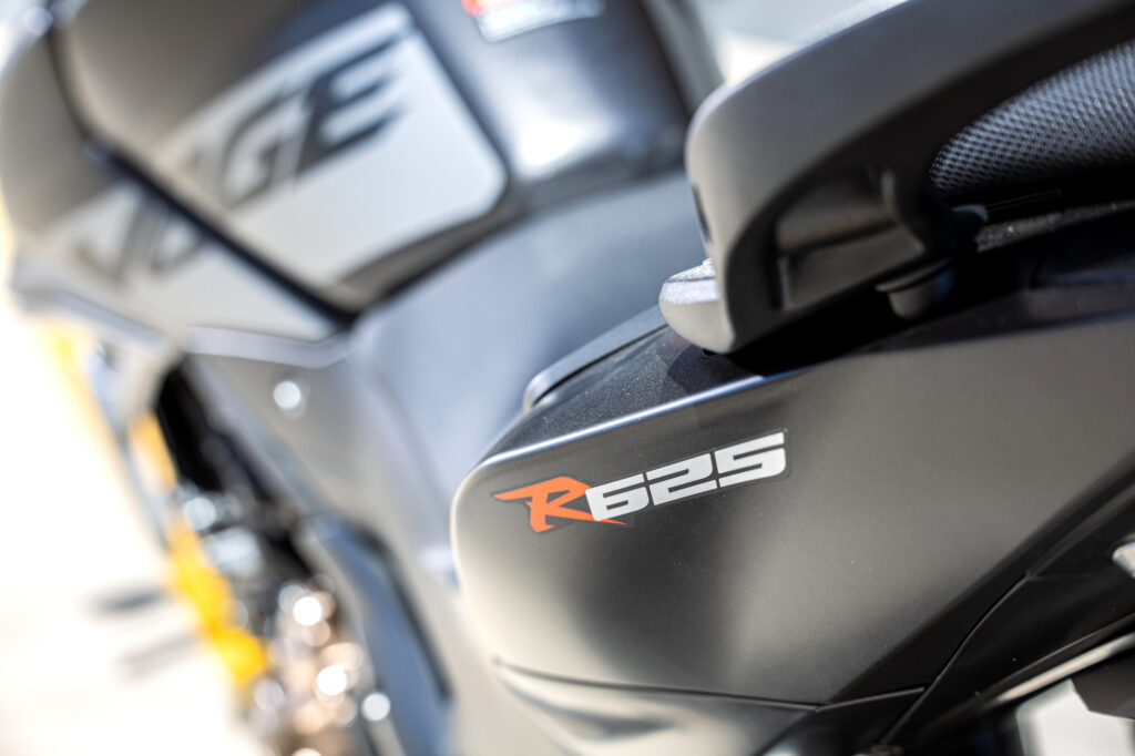 la voge 625 r arrive en france à prix serré et promet de séduire les motards en quête de performances accessibles 24