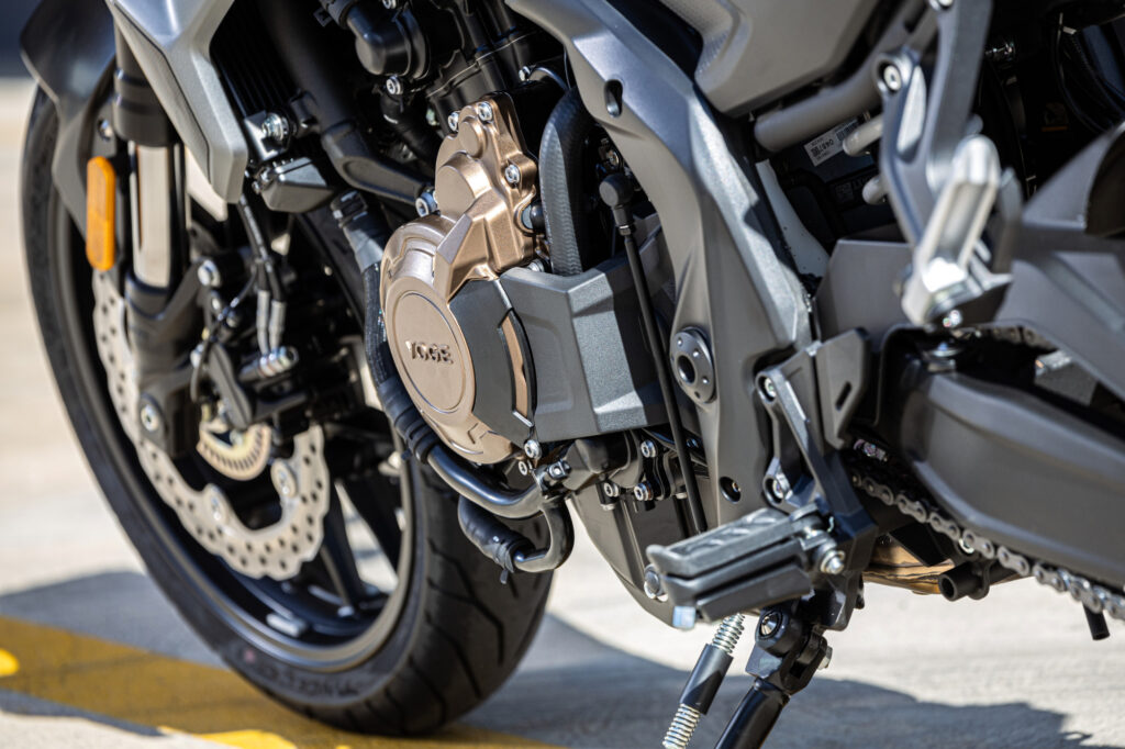 la voge 625 r arrive en france à prix serré et promet de séduire les motards en quête de performances accessibles 25
