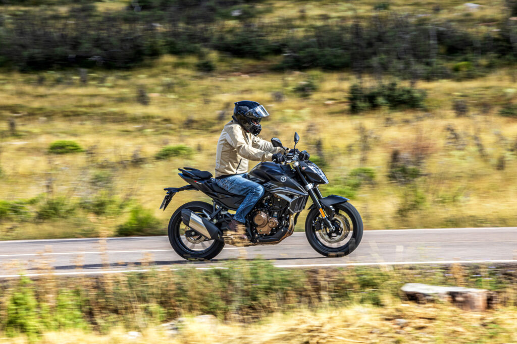 la voge 625 r arrive en france à prix serré et promet de séduire les motards en quête de performances accessibles 26