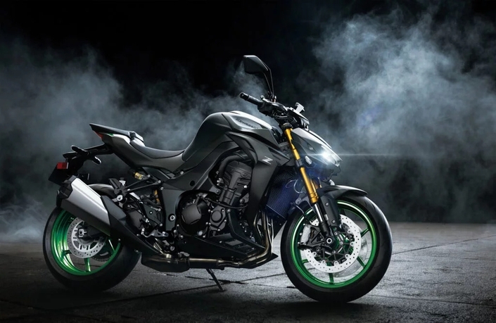les nouvelles kawasaki z1100 et z1100 se 2026 débarquent avec un quatre cylindres retravaillé et un équipement haut de gamme 1