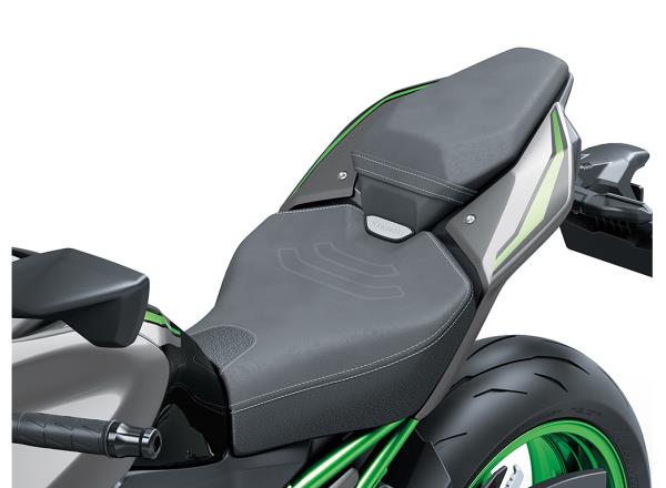les nouvelles kawasaki z1100 et z1100 se 2026 débarquent avec un quatre cylindres retravaillé et un équipement haut de gamme 35