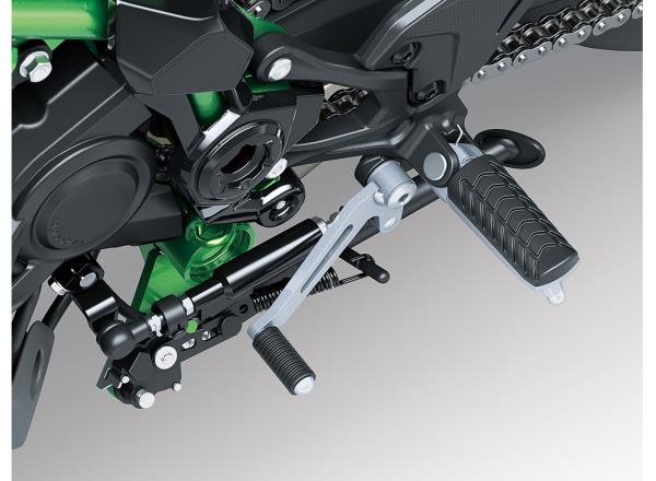 les nouvelles kawasaki z1100 et z1100 se 2026 débarquent avec un quatre cylindres retravaillé et un équipement haut de gamme 36