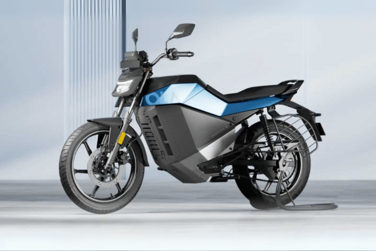 méprisée sur internet cette marque de 2 roues vient pourtant de dépasser le million d'exemplaires vendus et prépare son expansion avec une nouvelle moto électrique
