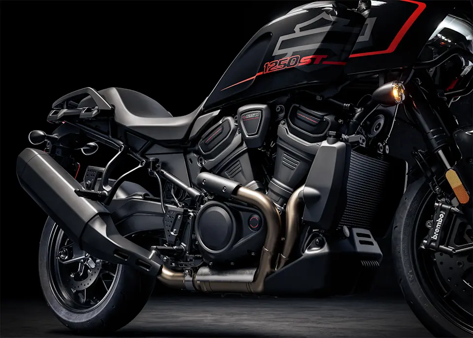 présentation de la pan america 1250 st 2025 le pari amibtieux d’harley face à l’armada européenne et japonaise pour concquérir les amateurs d’aventure routière 11
