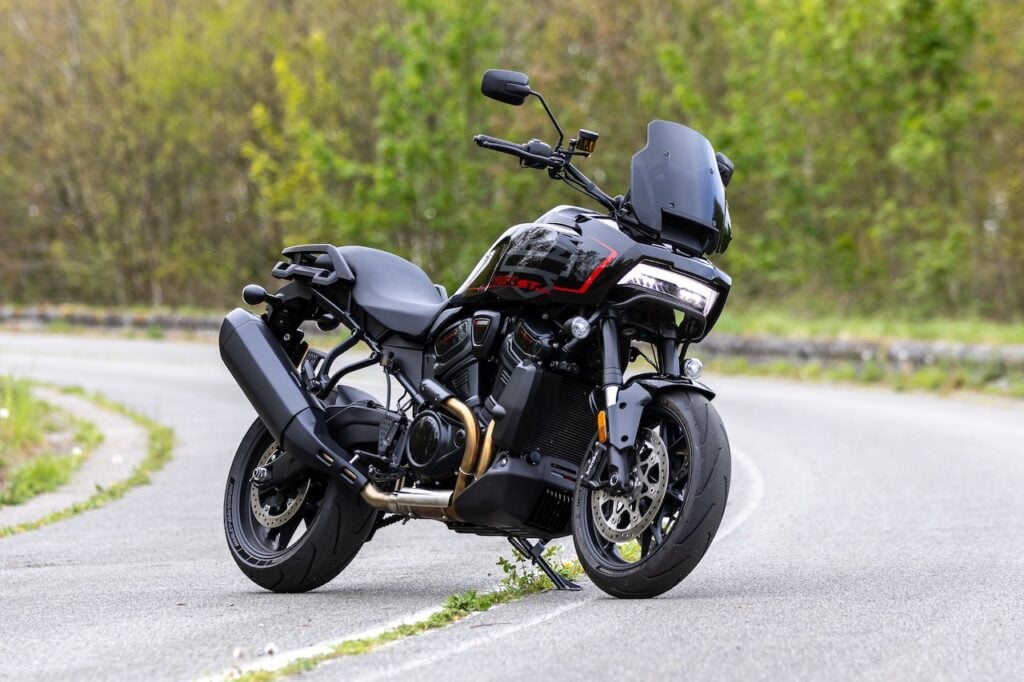présentation de la pan america 1250 st 2025 le pari amibtieux d’harley face à l’armada européenne et japonaise pour concquérir les amateurs d’aventure routière 12