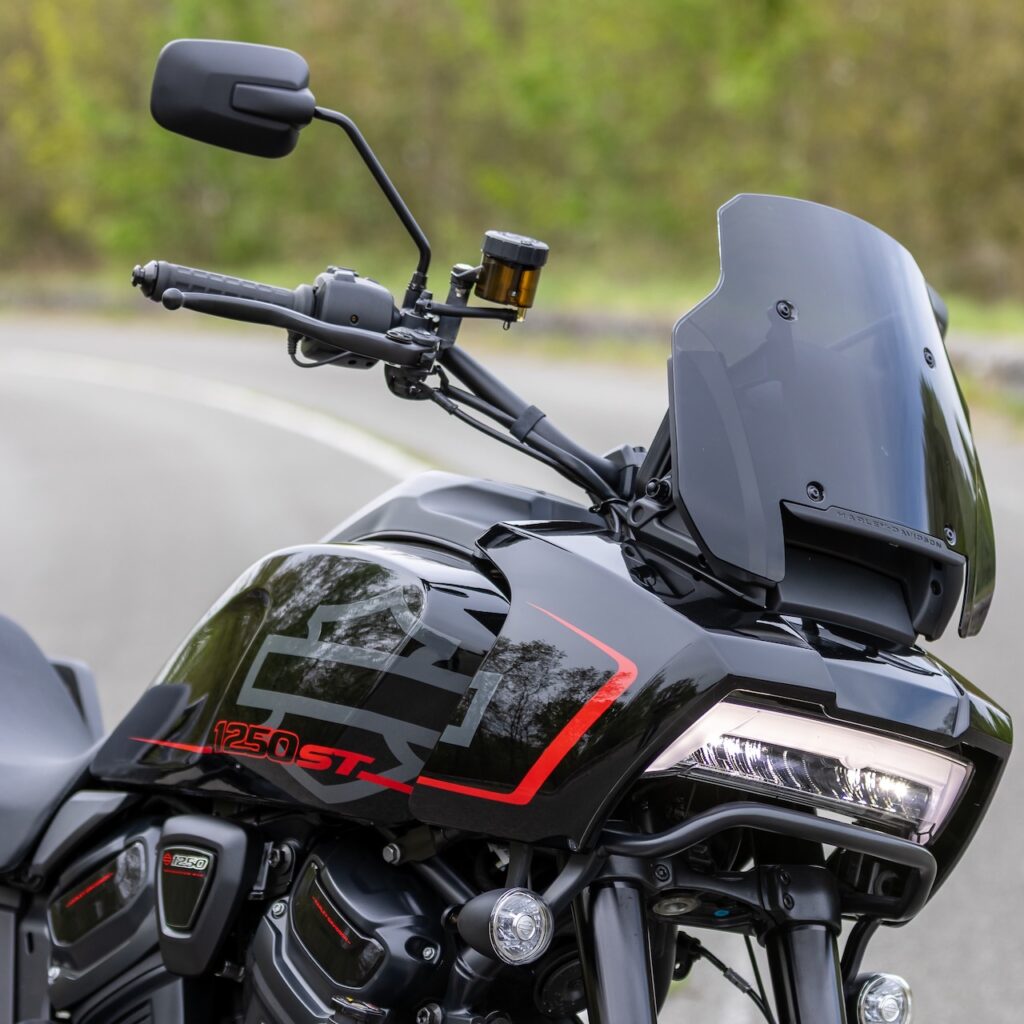 présentation de la pan america 1250 st 2025 le pari amibtieux d’harley face à l’armada européenne et japonaise pour concquérir les amateurs d’aventure routière 20