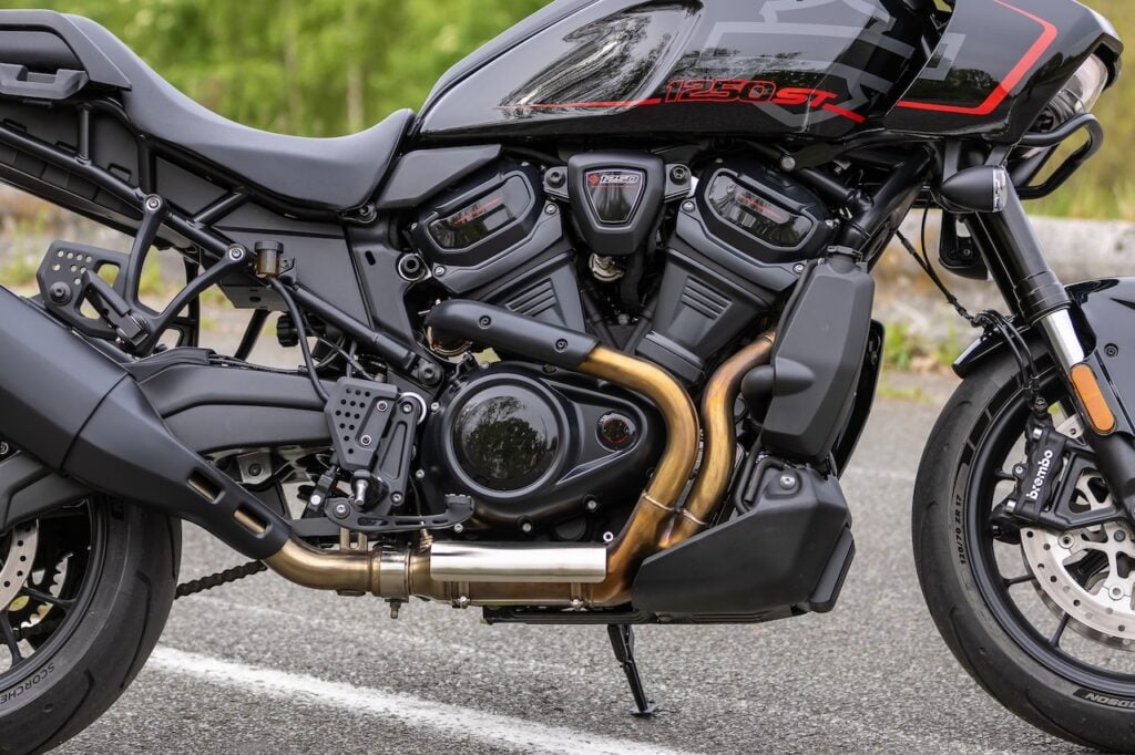 présentation de la pan america 1250 st 2025 le pari amibtieux d’harley face à l’armada européenne et japonaise pour concquérir les amateurs d’aventure routière 21