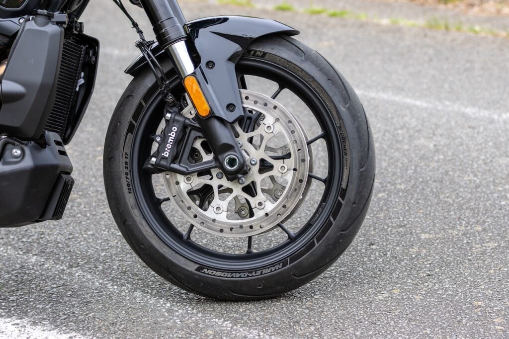 présentation de la pan america 1250 st 2025 le pari amibtieux d’harley face à l’armada européenne et japonaise pour concquérir les amateurs d’aventure routière 22