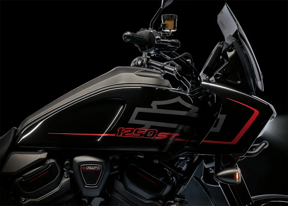 présentation de la pan america 1250 st 2025 le pari amibtieux d’harley face à l’armada européenne et japonaise pour concquérir les amateurs d’aventure routière 4