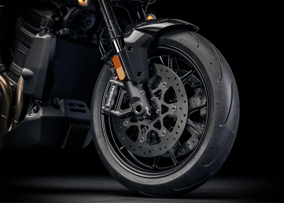présentation de la pan america 1250 st 2025 le pari amibtieux d’harley face à l’armada européenne et japonaise pour concquérir les amateurs d’aventure routière 7
