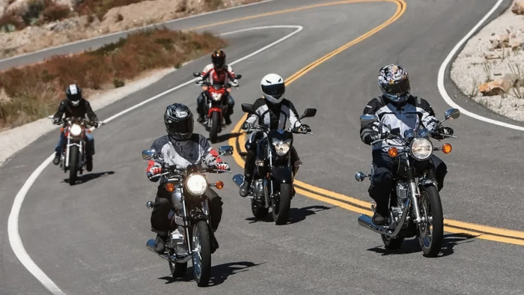 rouler en groupe à moto peut être un vrai plaisir, à condition de connaître ces règles indispensables 1
