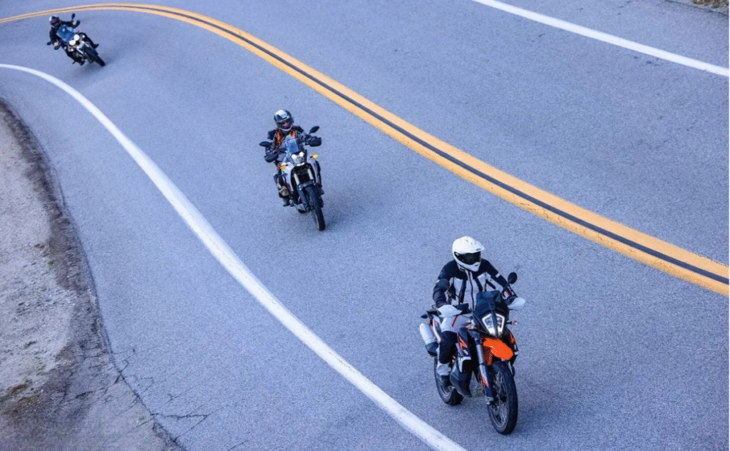 rouler en groupe à moto peut être un vrai plaisir, à condition de connaître ces règles indispensables 2