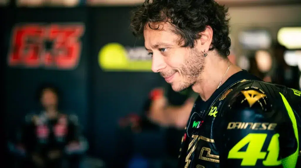 un équipement de légende de valentino rossi mis aux enchères au profit de l’unicef 10