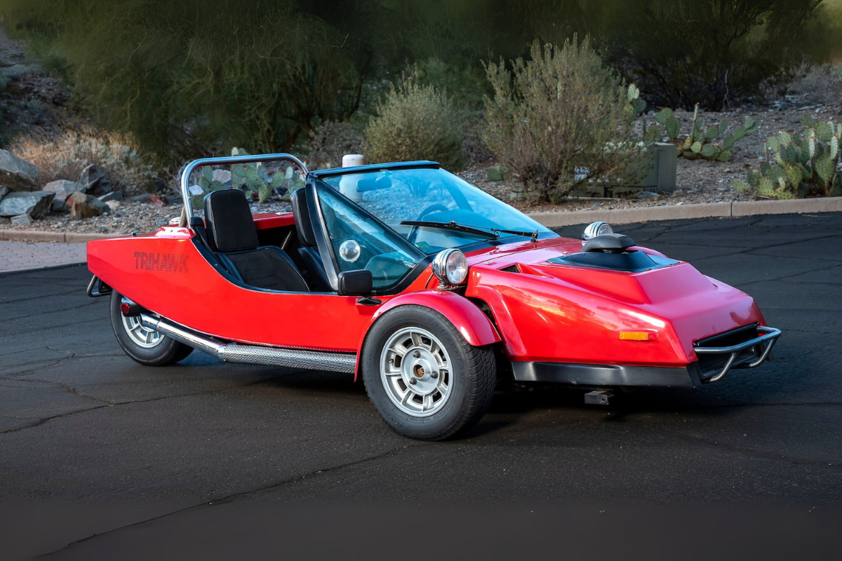 un moteur de citroën a été utilisé par cette marque américaine pour faire rouler ce trihawk 304 qui vaut aujourd’hui 9 300 € et dont il reste moins de 100 exemplaires