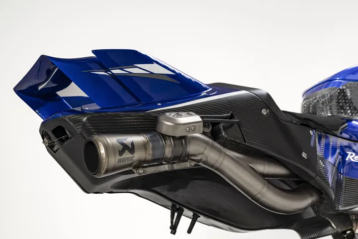 v4 powered yamaha yzr m1 revealed (2)