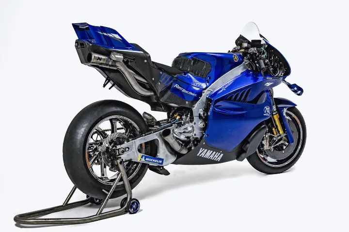 v4 powered yamaha yzr m1 revealed (3)