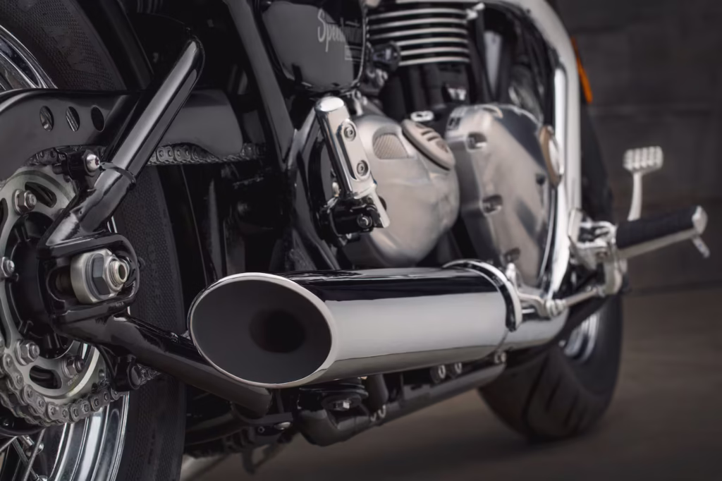 vous voulez roulez « old school » alors si vous avez 15 000 € sous la main la triumph speedmaster est faite pour vous avec son look rétro 18