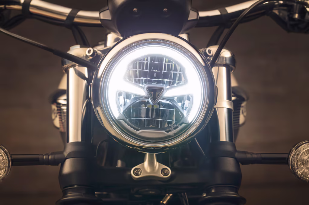 vous voulez roulez « old school » alors si vous avez 15 000 € sous la main la triumph speedmaster est faite pour vous avec son look rétro 19
