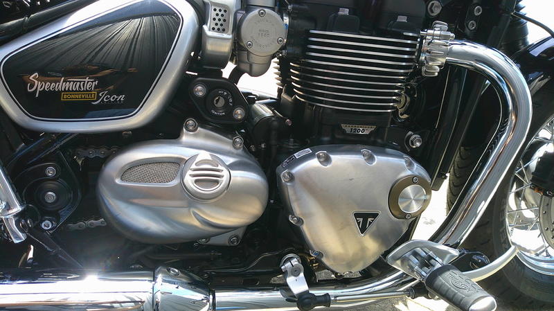 vous voulez roulez « old school » alors si vous avez 15 000 € sous la main la triumph speedmaster est faite pour vous avec son look rétro 20
