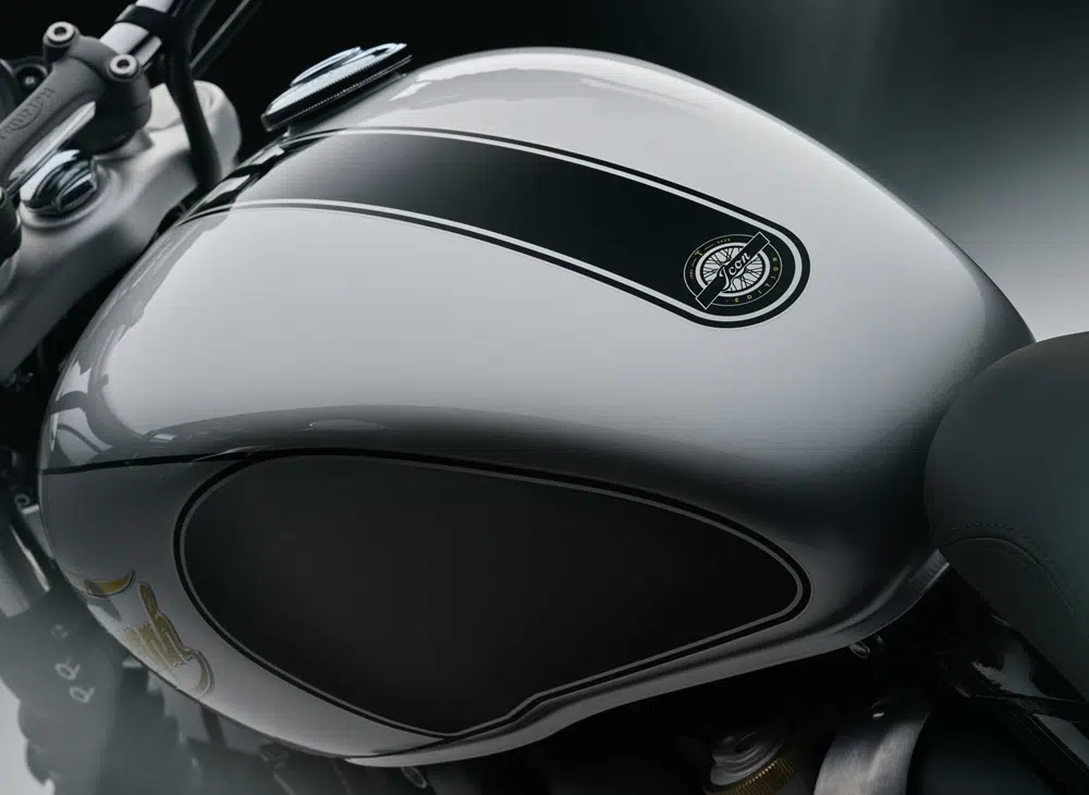 vous voulez roulez « old school » alors si vous avez 15 000 € sous la main la triumph speedmaster est faite pour vous avec son look rétro 9
