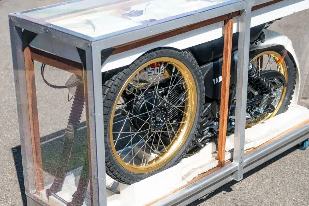 40 ans sans rouler, 84 000 € au marteau cette yamaha vintage fait tourner toutes les têtes 11