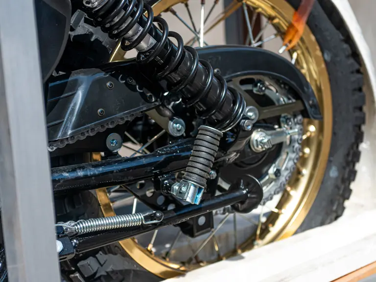 40 ans sans rouler, 84 000 € au marteau cette yamaha vintage fait tourner toutes les têtes 16