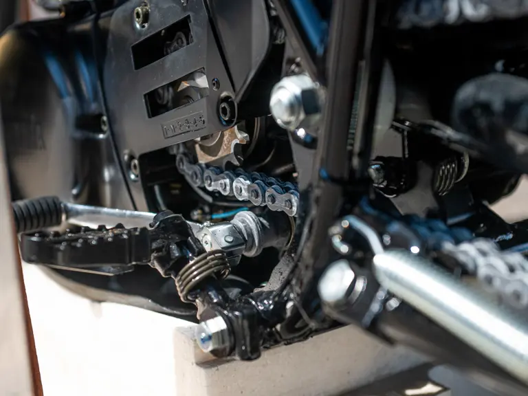 40 ans sans rouler, 84 000 € au marteau cette yamaha vintage fait tourner toutes les têtes 18