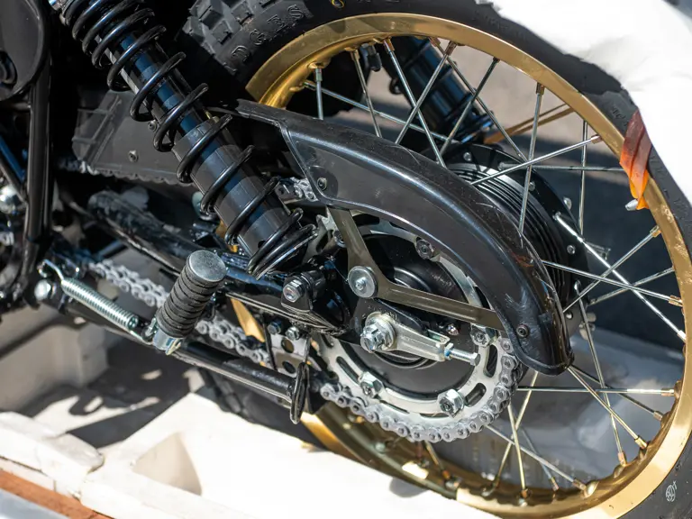 40 ans sans rouler, 84 000 € au marteau cette yamaha vintage fait tourner toutes les têtes 25