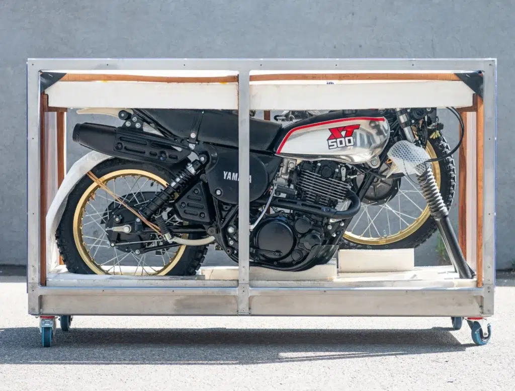 40 ans sans rouler, 84 000 € au marteau cette yamaha vintage fait tourner toutes les têtes 3