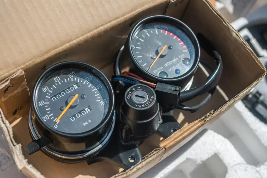 40 ans sans rouler, 84 000 € au marteau cette yamaha vintage fait tourner toutes les têtes 6