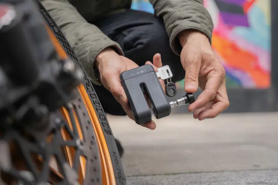 antivol moto ce nouveau modèle résiste aux attaques les plus violentes, même à la meuleuse 1