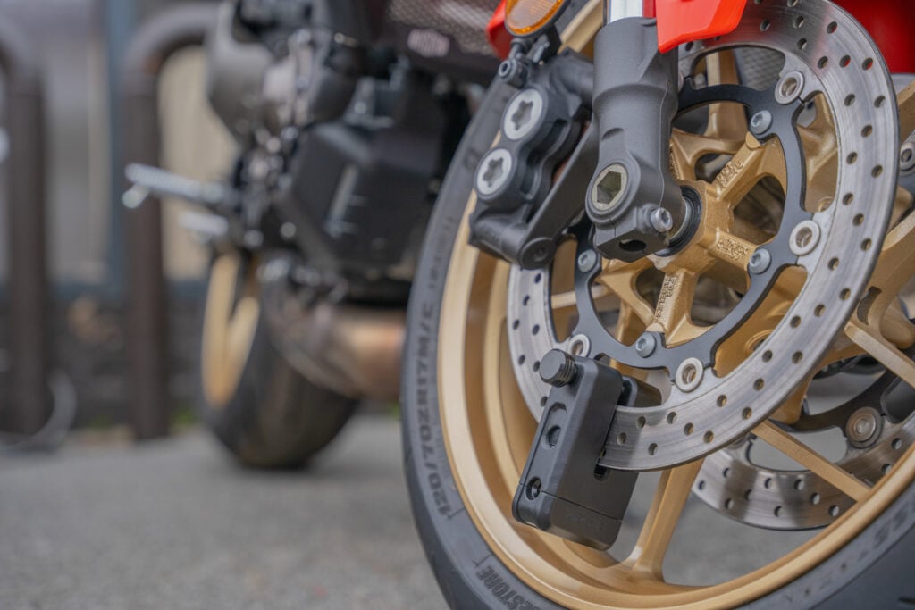 antivol moto ce nouveau modèle résiste aux attaques les plus violentes, même à la meuleuse 10