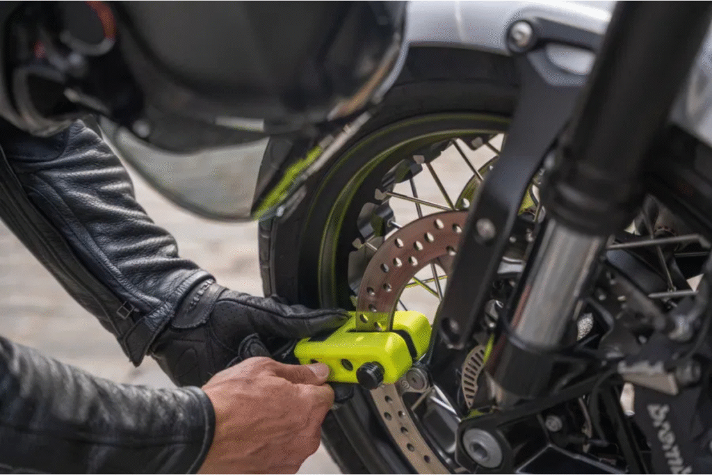 antivol moto ce nouveau modèle résiste aux attaques les plus violentes, même à la meuleuse