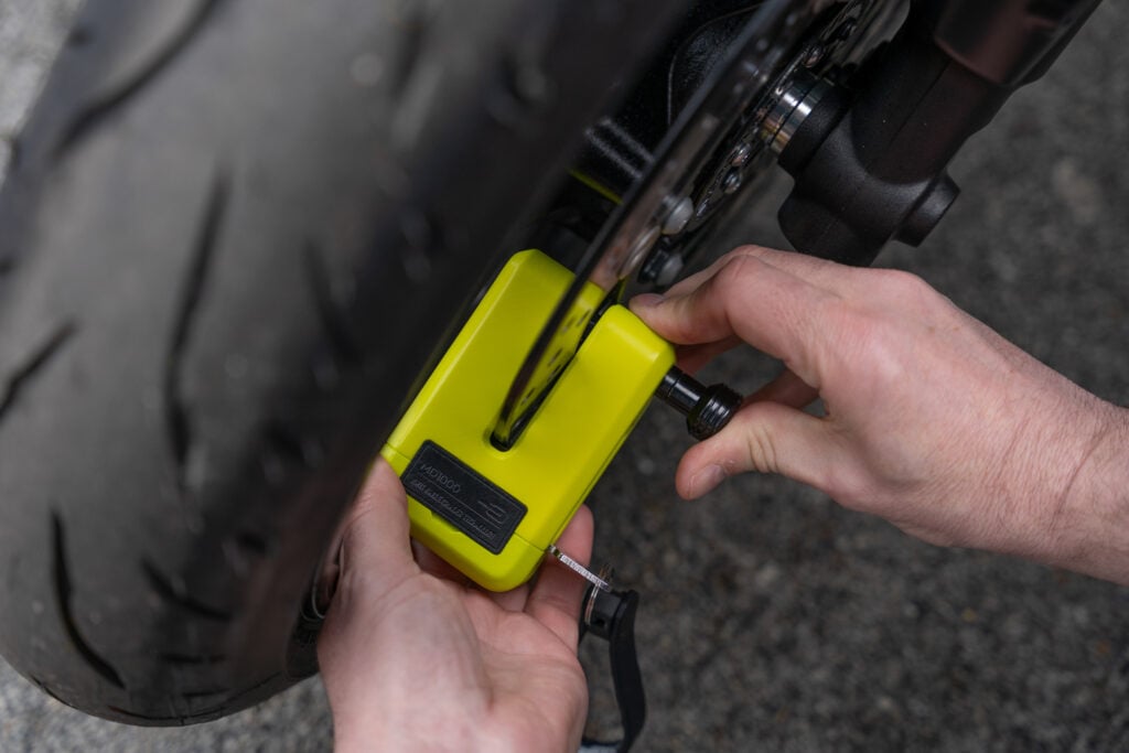 antivol moto ce nouveau modèle résiste aux attaques les plus violentes, même à la meuleuse 13