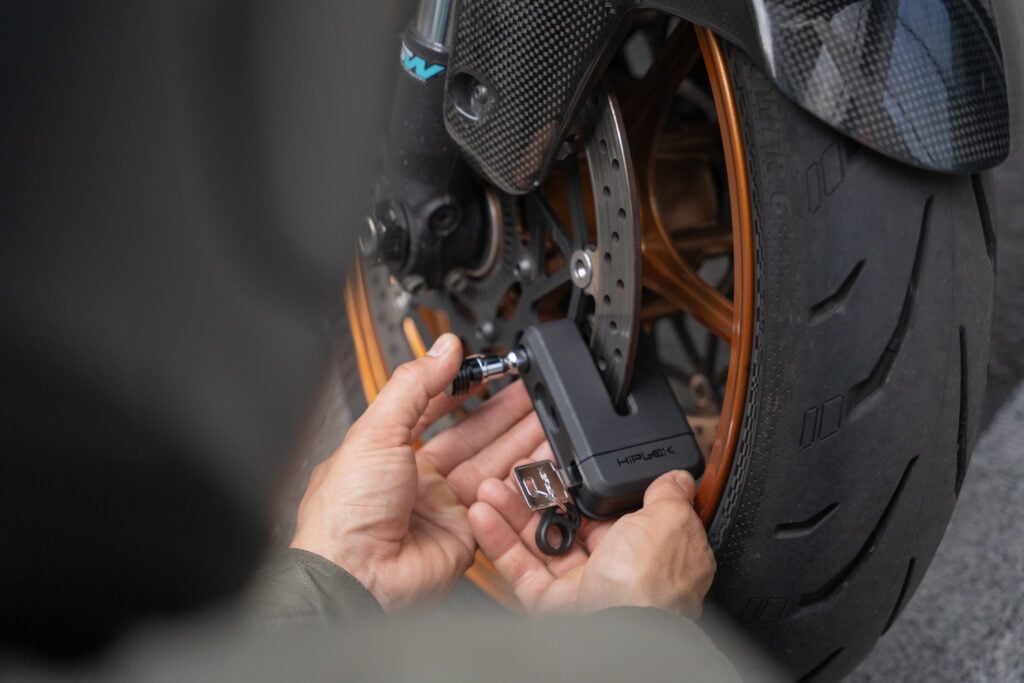 antivol moto ce nouveau modèle résiste aux attaques les plus violentes, même à la meuleuse 7