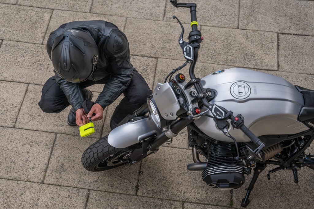 antivol moto ce nouveau modèle résiste aux attaques les plus violentes, même à la meuleuse 8