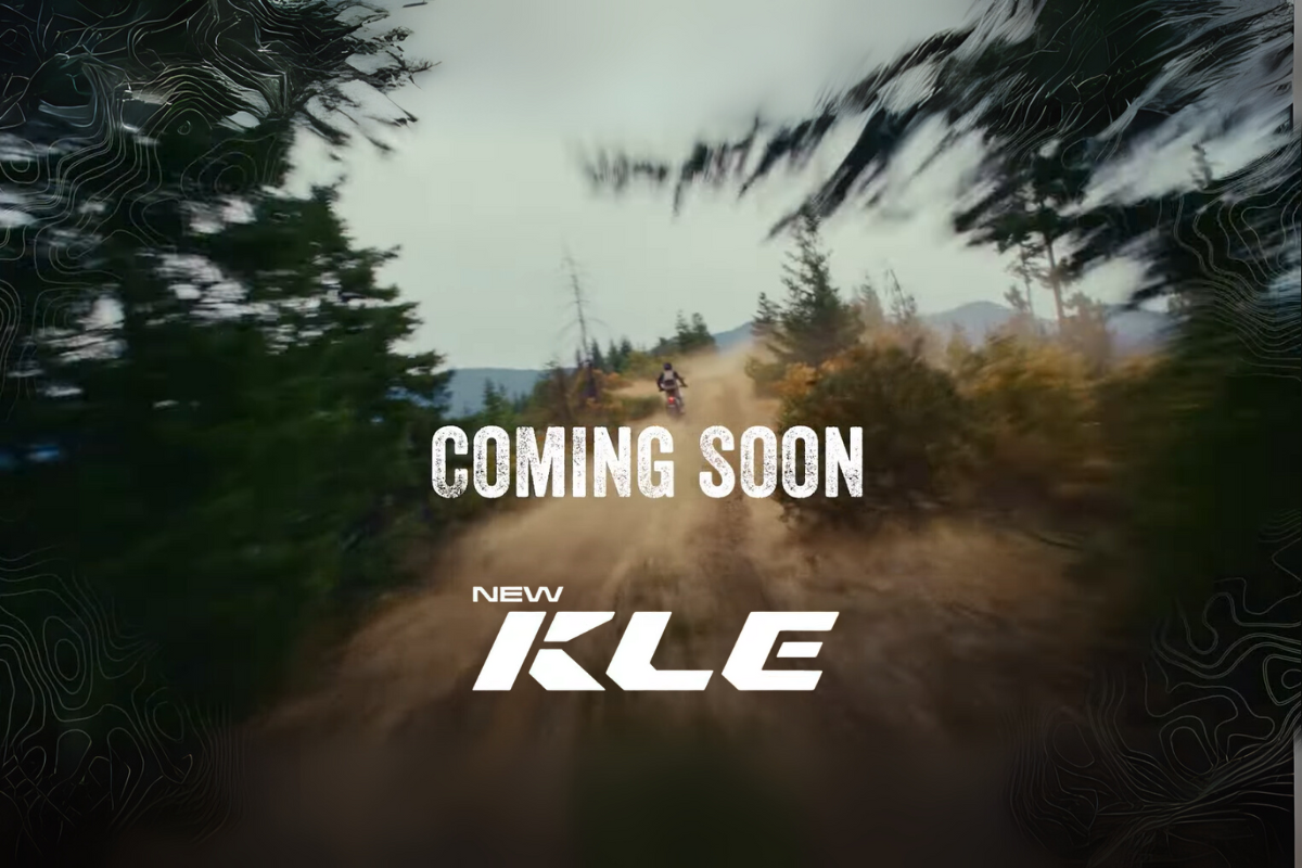 après avoir semblé dérailler l’an dernier, une nouvelle véritable moto d’aventure arrive enfin chez kawasaki