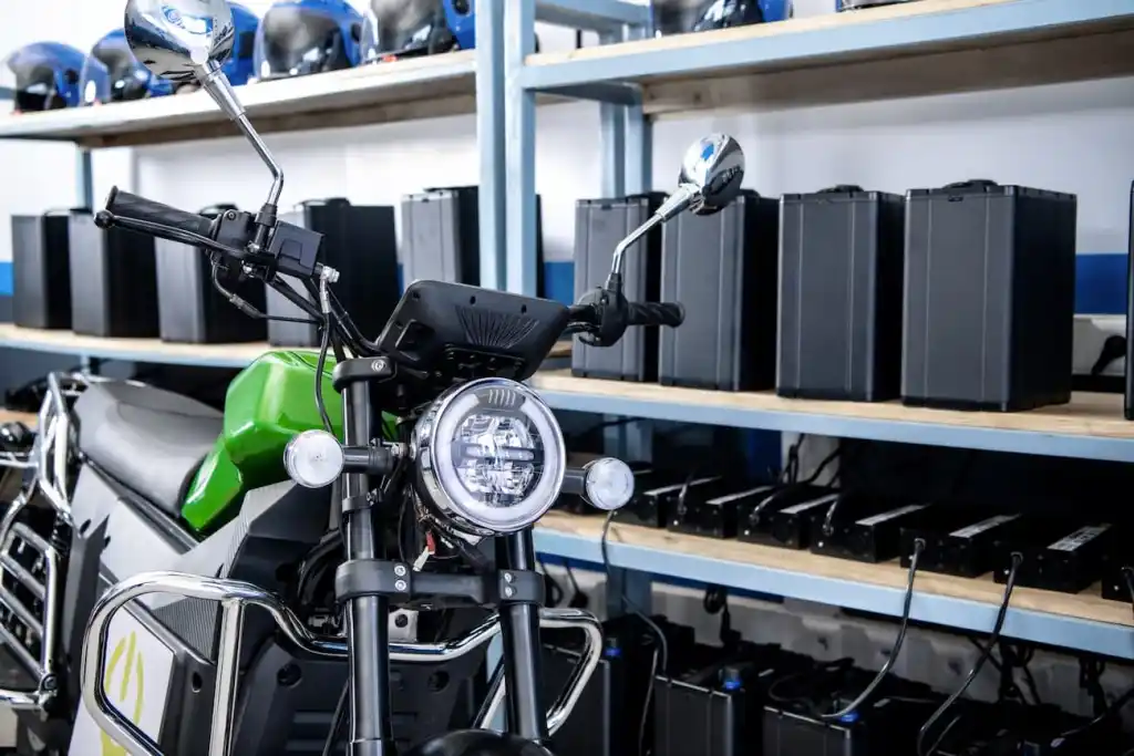 avec 60 000 motos et 1 200 stations, cette start up transforme l’afrique et explose tous les records de mobilité propre 1