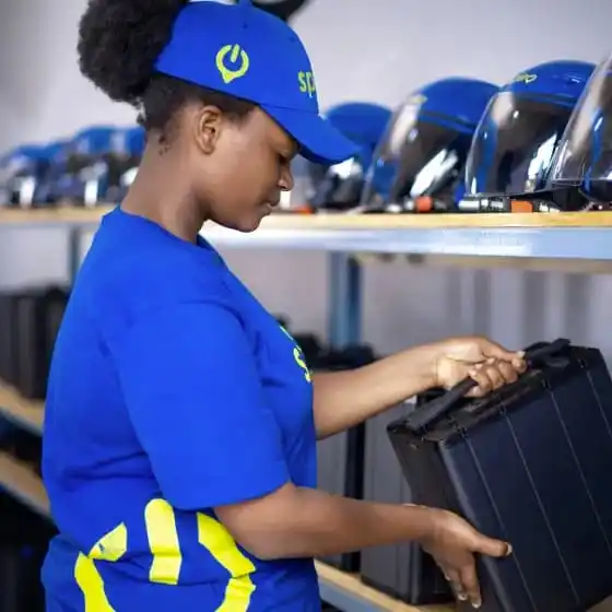 avec 60 000 motos et 1 200 stations, cette start up transforme l’afrique et explose tous les records de mobilité propre 2