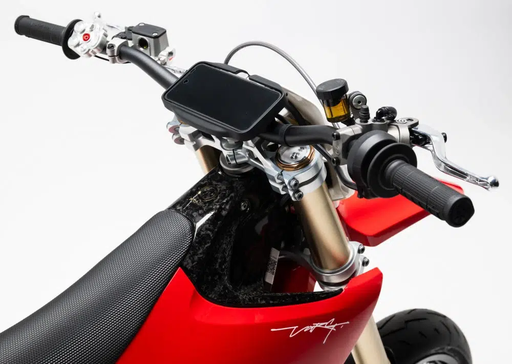 avec cette nouvelle arme électrique, stark veut enterrer ktm et husqvarna en supermotard 11