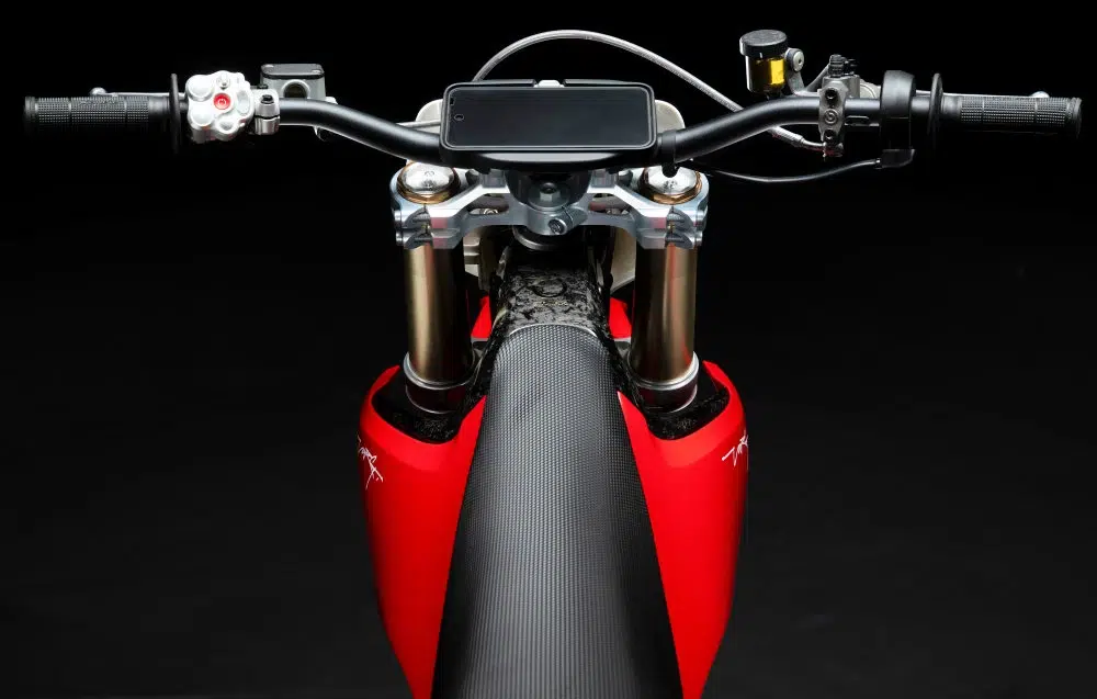 avec cette nouvelle arme électrique, stark veut enterrer ktm et husqvarna en supermotard 12