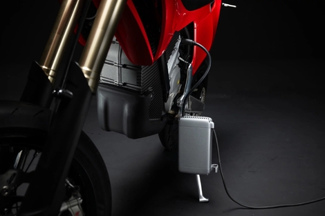 avec cette nouvelle arme électrique, stark veut enterrer ktm et husqvarna en supermotard 19