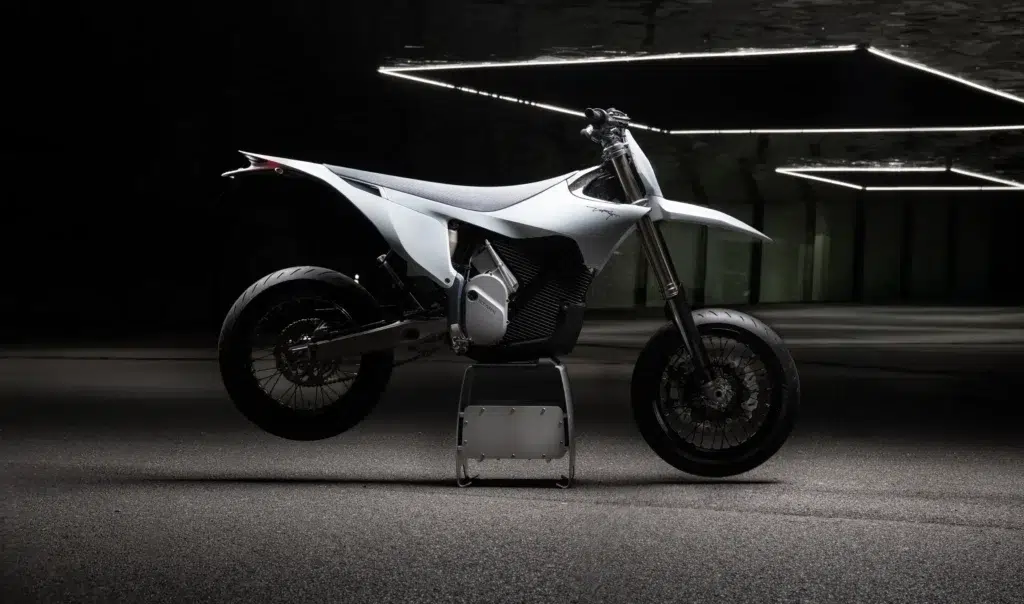 avec cette nouvelle arme électrique, stark veut enterrer ktm et husqvarna en supermotard 5