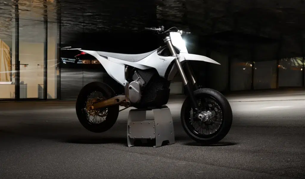 avec cette nouvelle arme électrique, stark veut enterrer ktm et husqvarna en supermotard 6