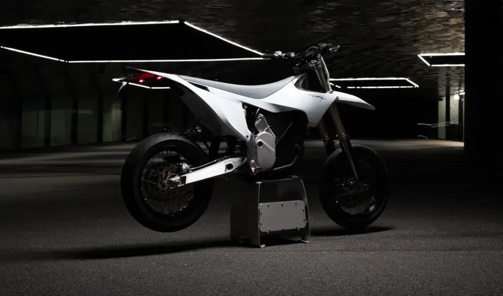 avec cette nouvelle arme électrique, stark veut enterrer ktm et husqvarna en supermotard 7