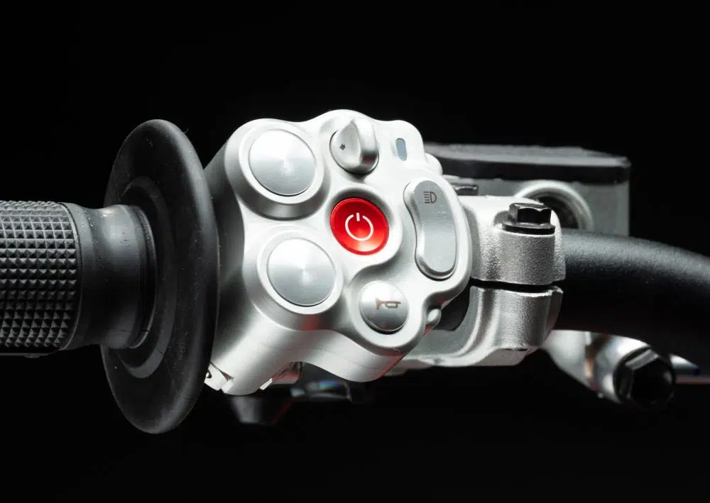 avec cette nouvelle arme électrique, stark veut enterrer ktm et husqvarna en supermotard 9