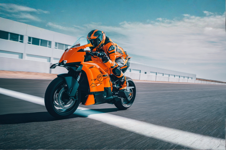 avec la 990 rc r 2026, ktm signe le retour d’une vraie supersportive accessible et inspirée de la compétition