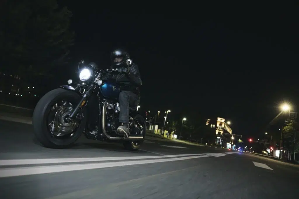 bonneville bobber 10